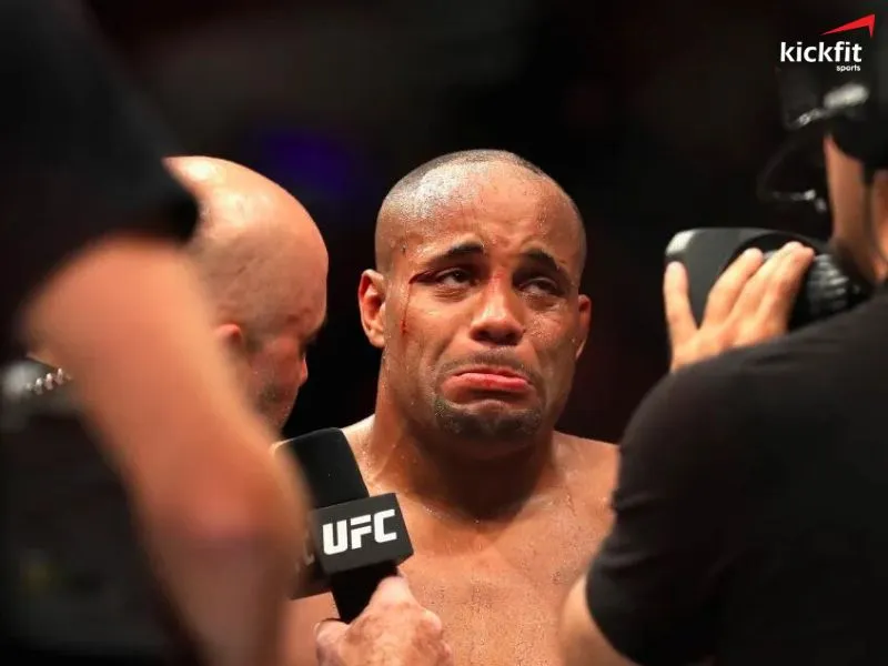 Huyền thoại UFC Daniel Cormier chia sẻ về câu chuyện buồn sau thất bại trước Jon Jones