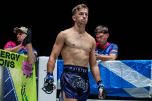 Suablack Tor Pran49 Stephen Irvine ONE Fight Night 45 1