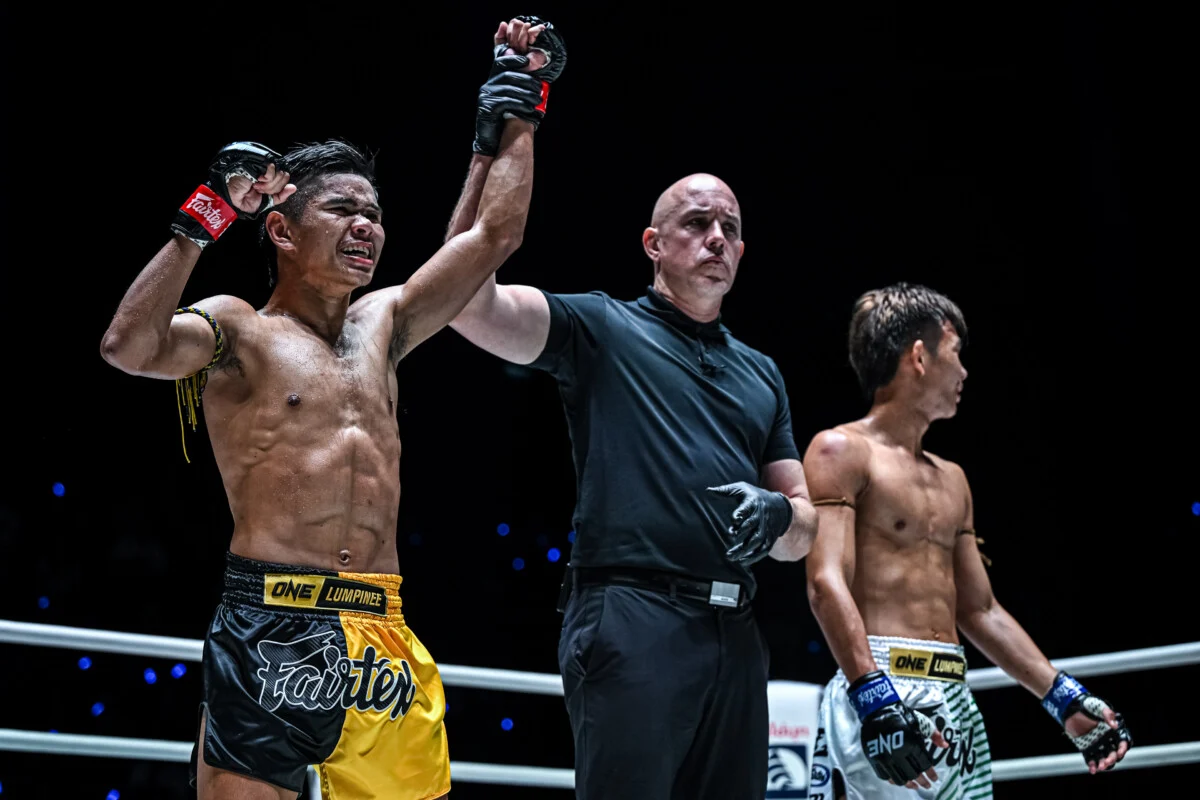 Petphupa Aekpujean celebrates his win over Chattawee NayokJoyprajin at ONE Friday Fights 106