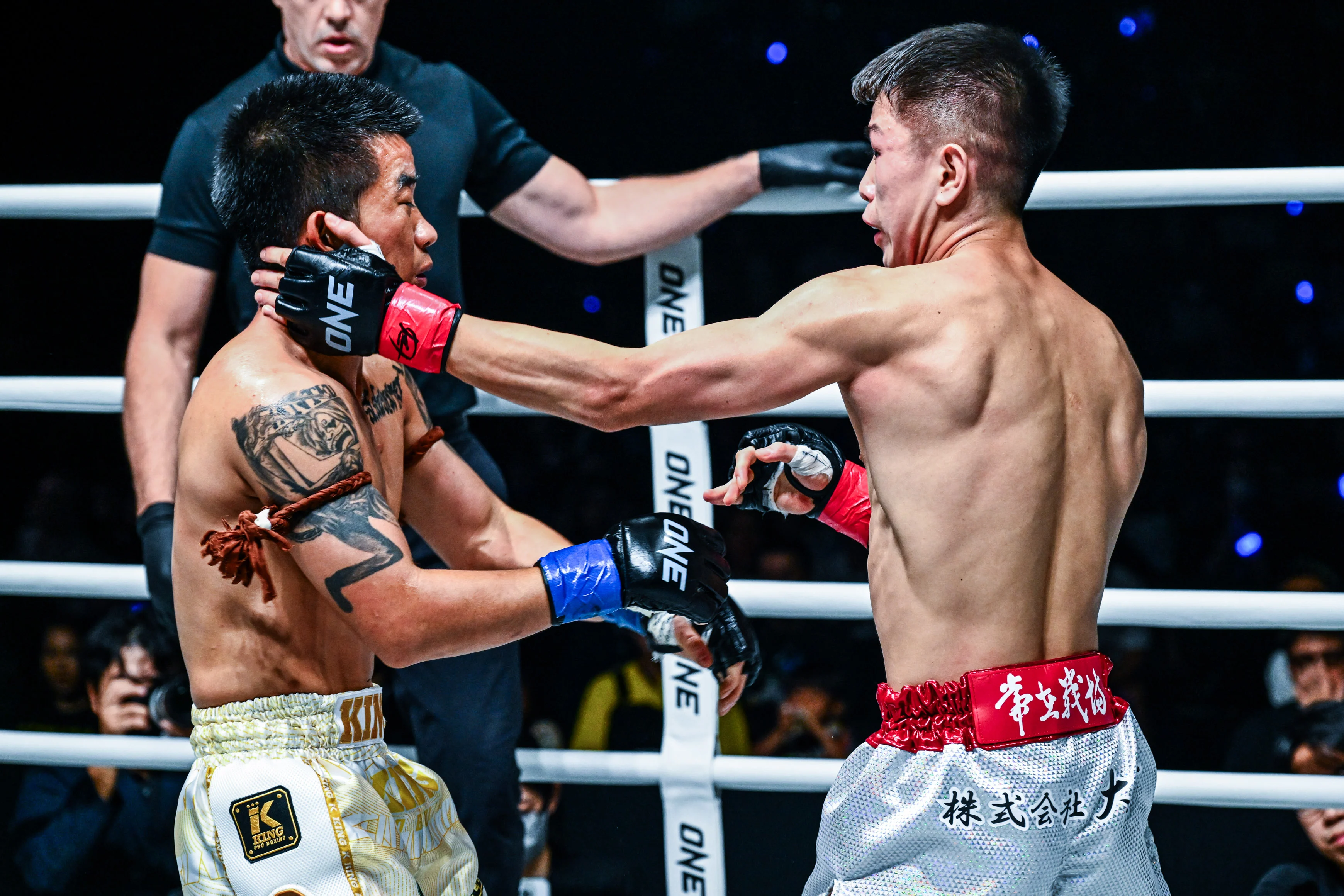 Ryuya Okuwaki connects with a left hand on Chokdee Maxjandee at ONE SAMURAI 3