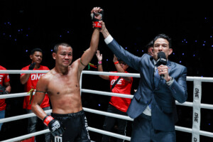 Seksan vs Muangthai at The Inner Circle 30 20