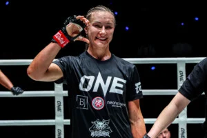 Zoe Neuschwander VS Susanti Ndapataka at The Inner Circle 32 12