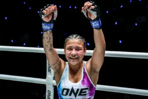 Mia Trevorrow vs Sheila Barrios at The Inner Circle 33 22