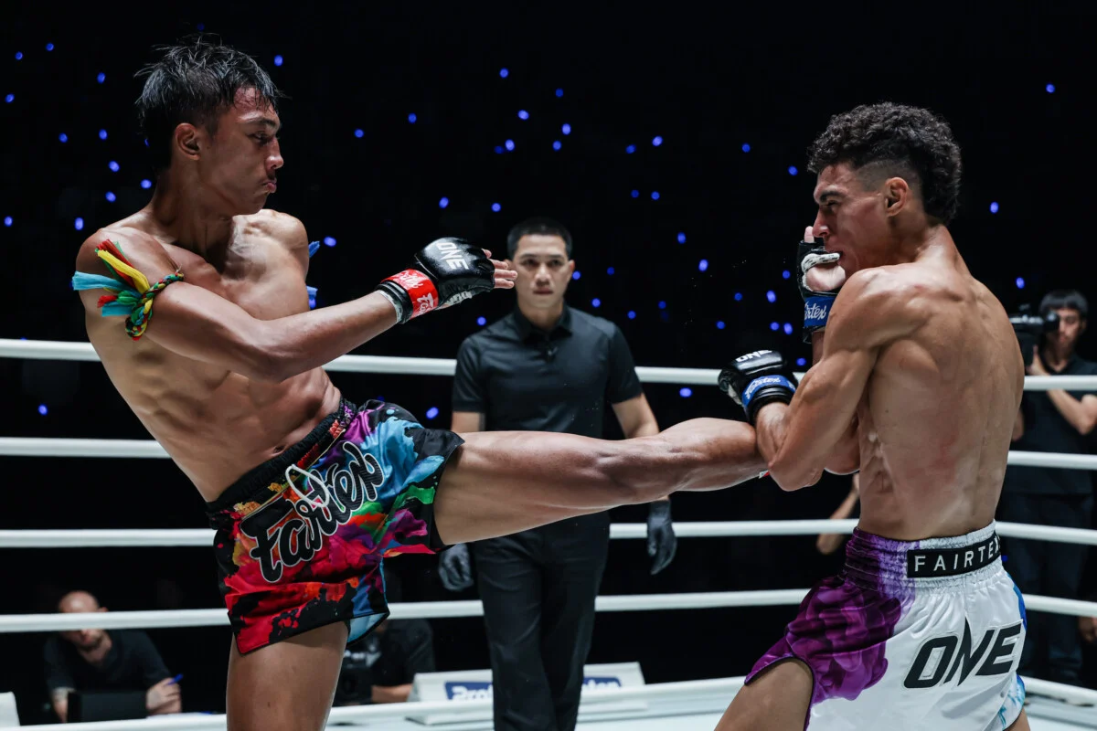 Jaradchai Maxjandee kicks Ayoub Yassine 