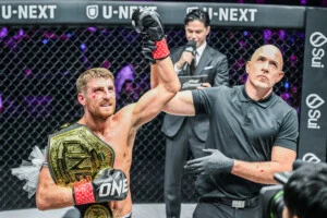 Jonathan Haggerty vs Hiroki Akimoto at ONE SAMURAI 4 7