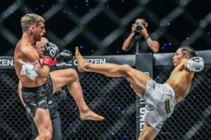 Jonathan Haggerty vs Hiroki Akimoto at ONE SAMURAI 4 1