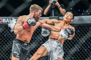 Jonathan Haggerty vs Hiroki Akimoto at ONE SAMURAI 4 8