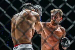Jonathan Haggerty vs Hiroki Akimoto at ONE SAMURAI 4 10