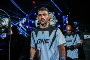 Masaaki Noiri vs Mohammad Siasarani at ONE SAMURAI 4 13 19 1