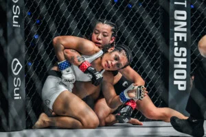 Itsuki Hirata vs Jihin Radzuan at ONE SAMURAI 4 6