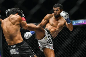 Shintaro Matsukura vs Sinsamut at ONE SAMURAI 4 5