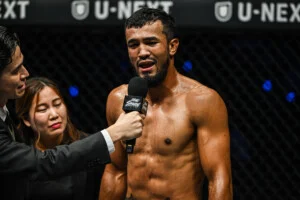 Shintaro Matsukura vs Sinsamut at ONE SAMURAI 4 7