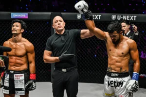Shintaro Matsukura vs Sinsamut at ONE SAMURAI 4 9