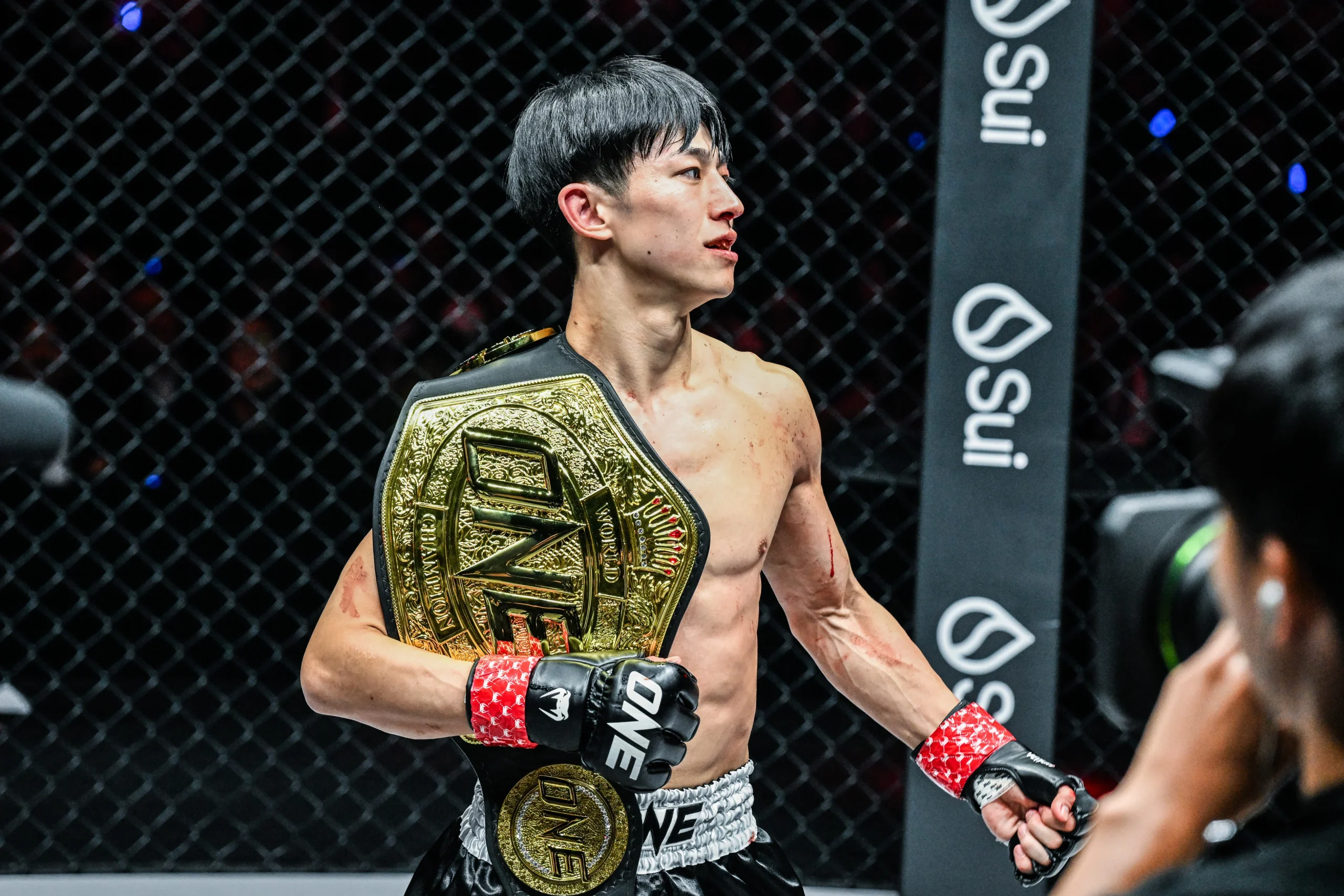 Tôi đã thấy anh ấy ngã trong chuyển động chậm — Nadaka Yoshinari phân tích cú knockout ấn tượng của Rifdean Masdor tại ONE SAMURAI 4